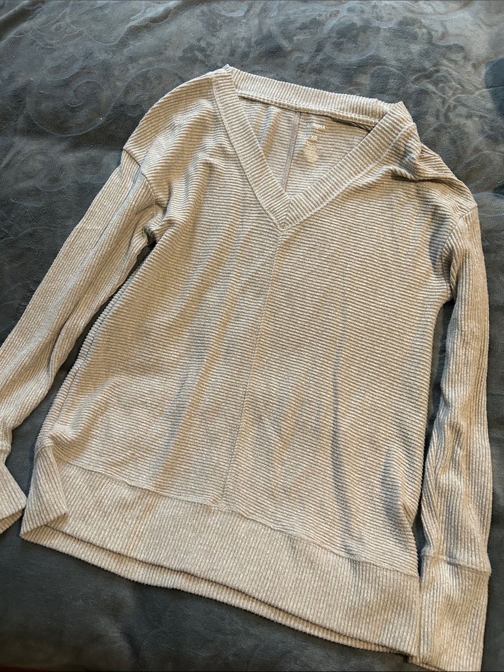 V-Neck Lightweight Ribbed Pullover Sweater - Light Gray